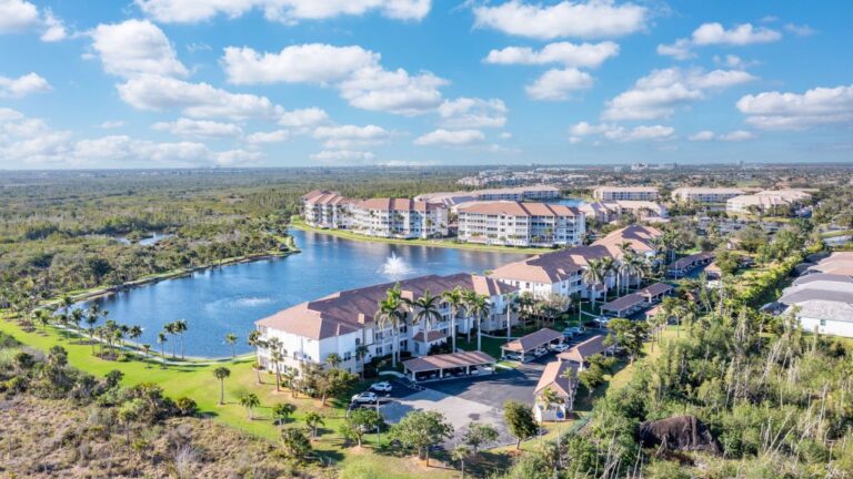 Aerial of Sutton Walk at Lexington Country Club in Fort Myers with lake, fountain, and preserve views.
